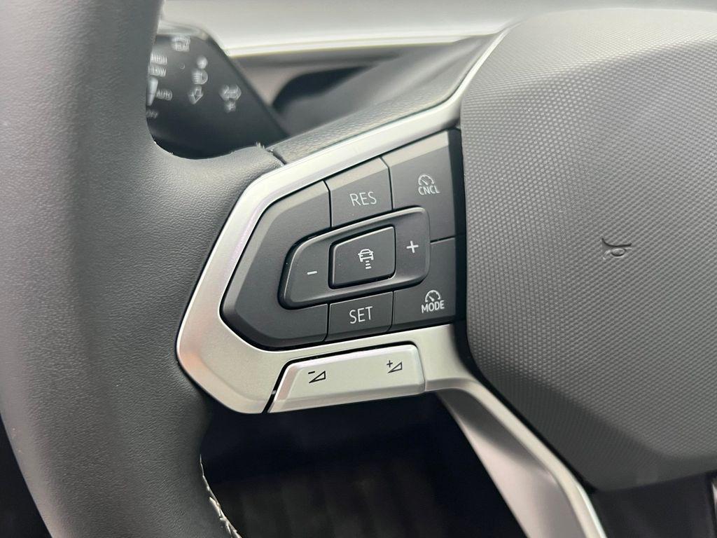 new 2025 Volkswagen Tiguan car, priced at $32,933