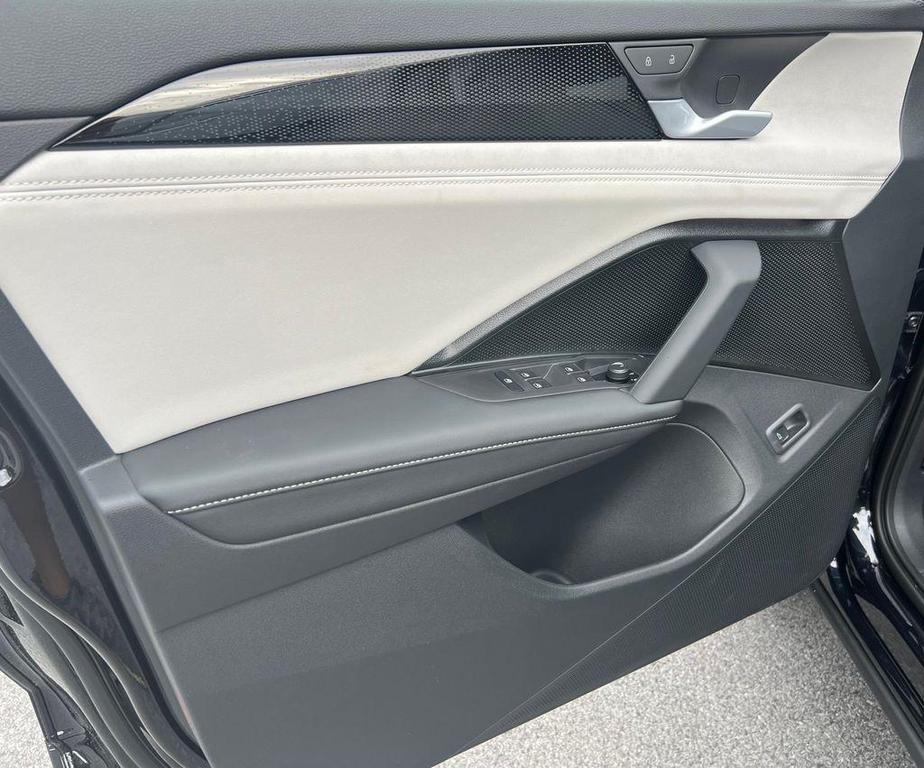 new 2025 Volkswagen Tiguan car, priced at $32,933