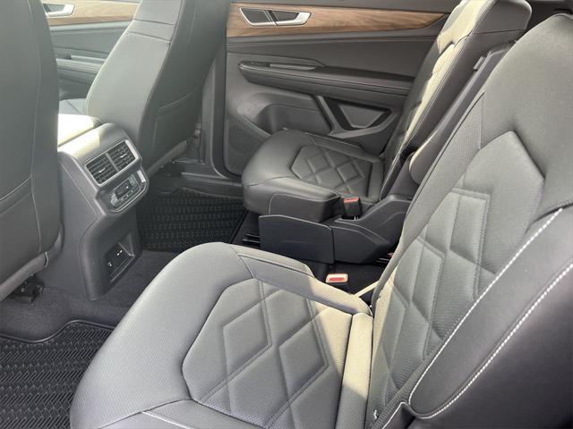 new 2025 Volkswagen Atlas car, priced at $41,748