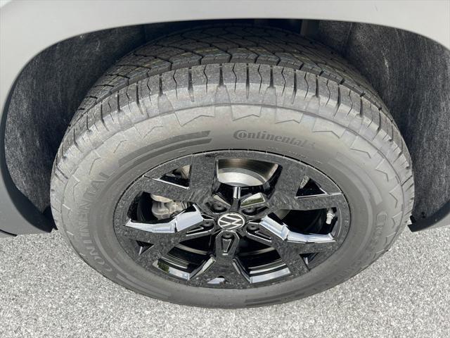 new 2025 Volkswagen Atlas car, priced at $43,579