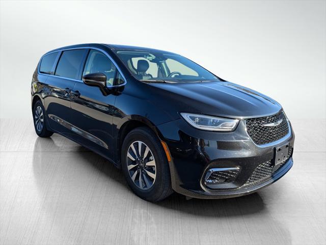 used 2022 Chrysler Pacifica Hybrid car, priced at $24,995