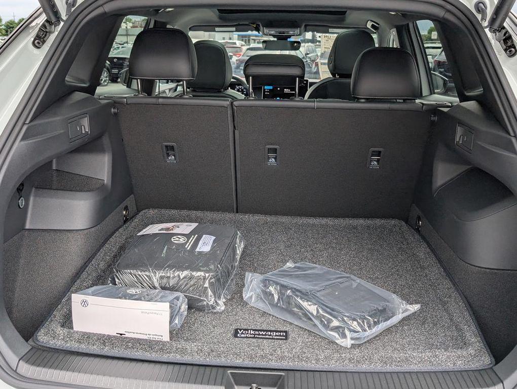 new 2025 Volkswagen Tiguan car, priced at $38,189