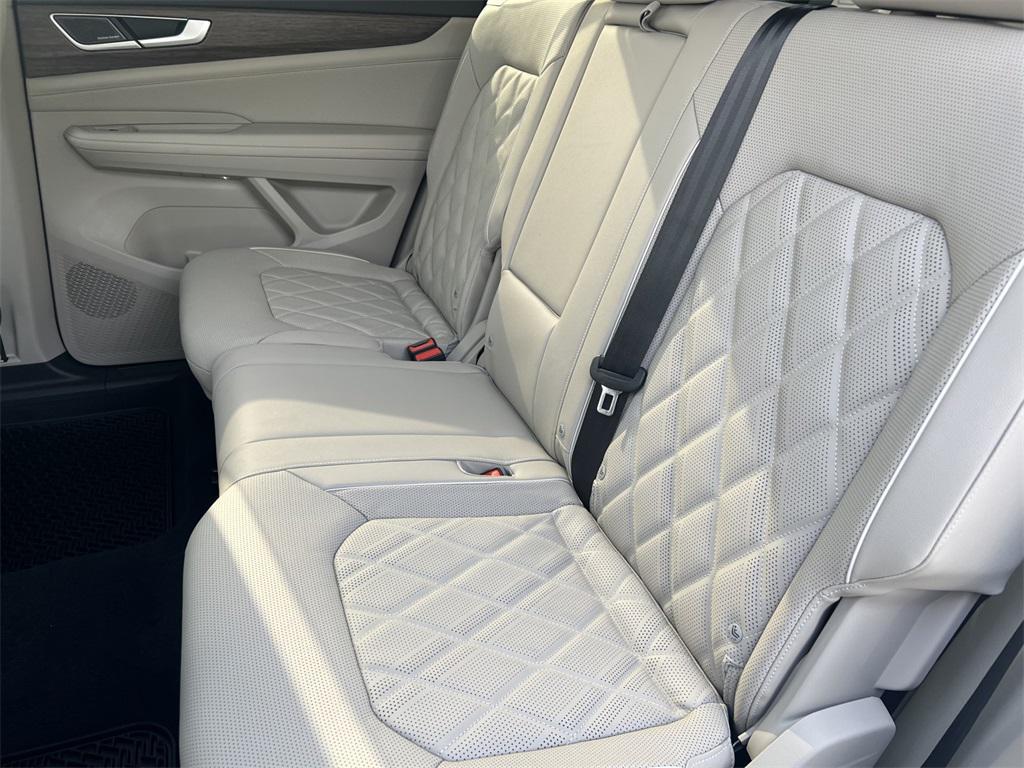 new 2025 Volkswagen Atlas car, priced at $50,086