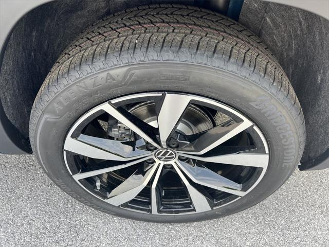 new 2025 Volkswagen Atlas car, priced at $51,086