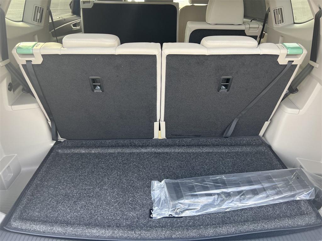new 2025 Volkswagen Atlas car, priced at $50,086