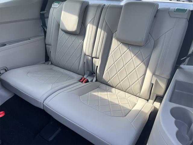 new 2025 Volkswagen Atlas car, priced at $51,086