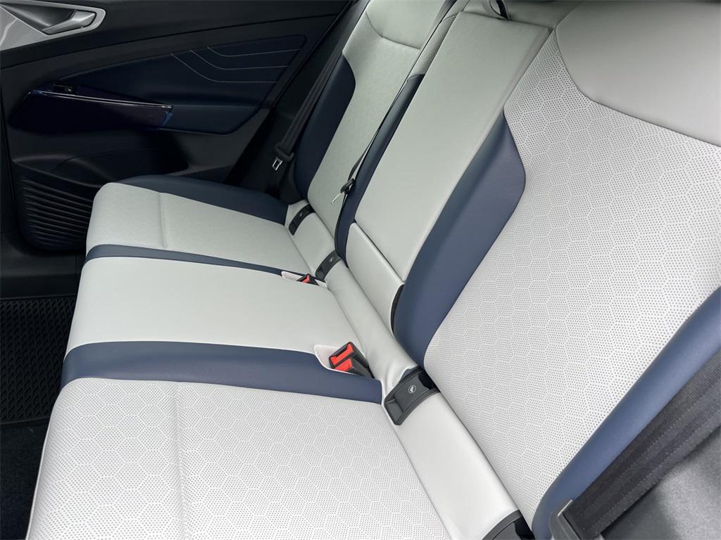 new 2025 Volkswagen ID.4 car, priced at $40,720