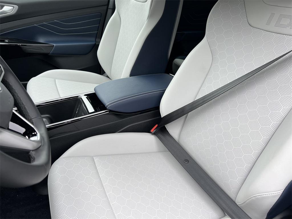 new 2025 Volkswagen ID.4 car, priced at $40,720