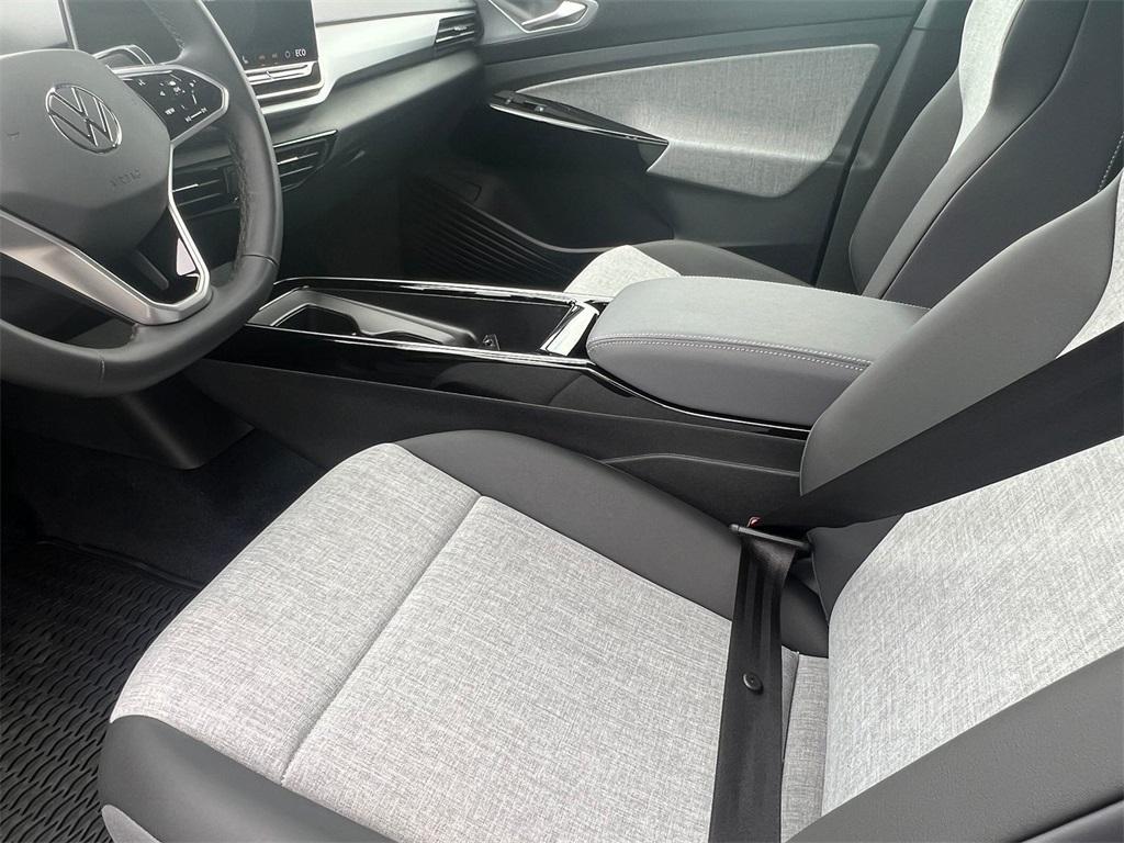 new 2025 Volkswagen ID.4 car, priced at $40,407