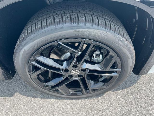 new 2025 Volkswagen Tiguan car, priced at $37,559