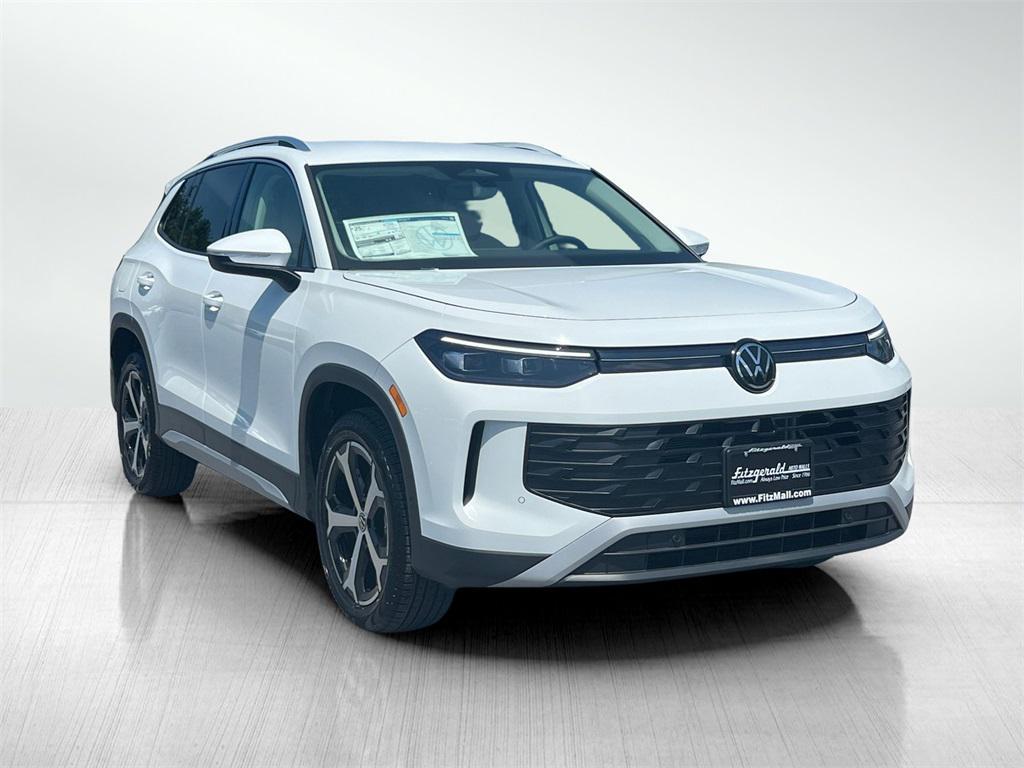 new 2025 Volkswagen Tiguan car, priced at $33,683