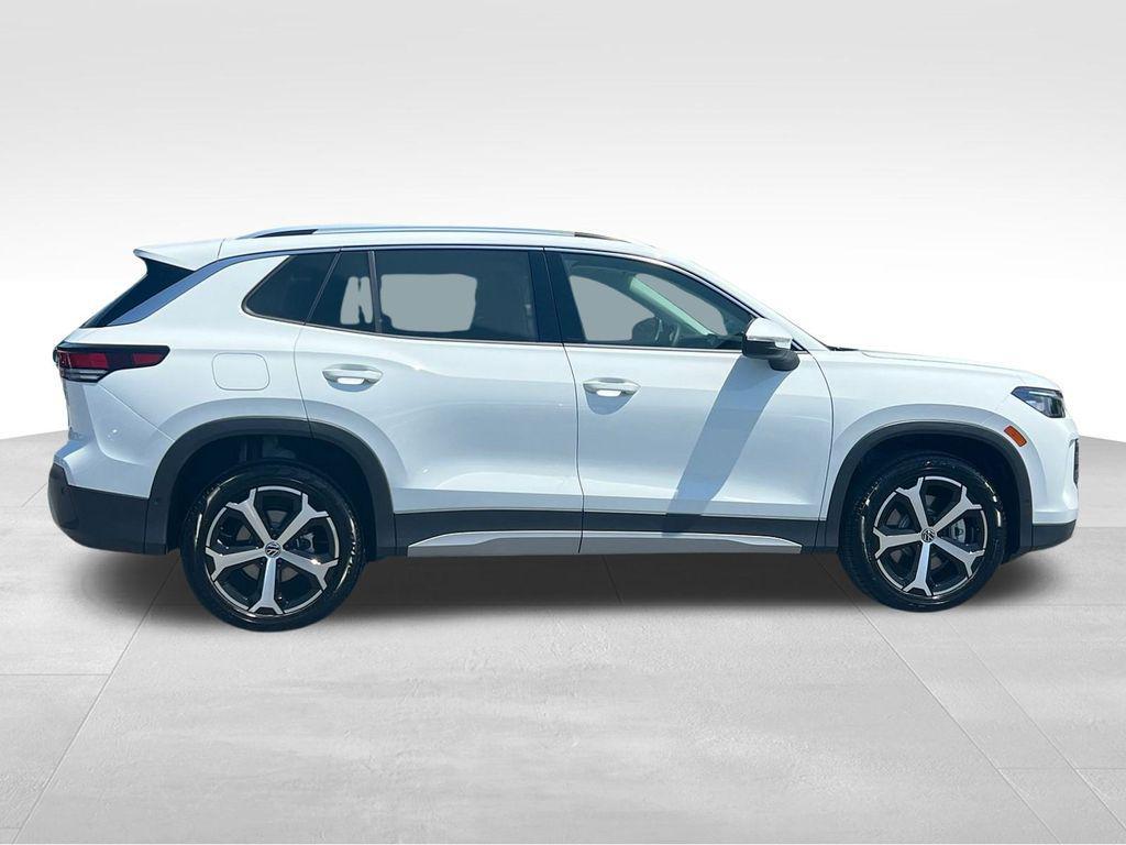 new 2025 Volkswagen Tiguan car, priced at $32,933