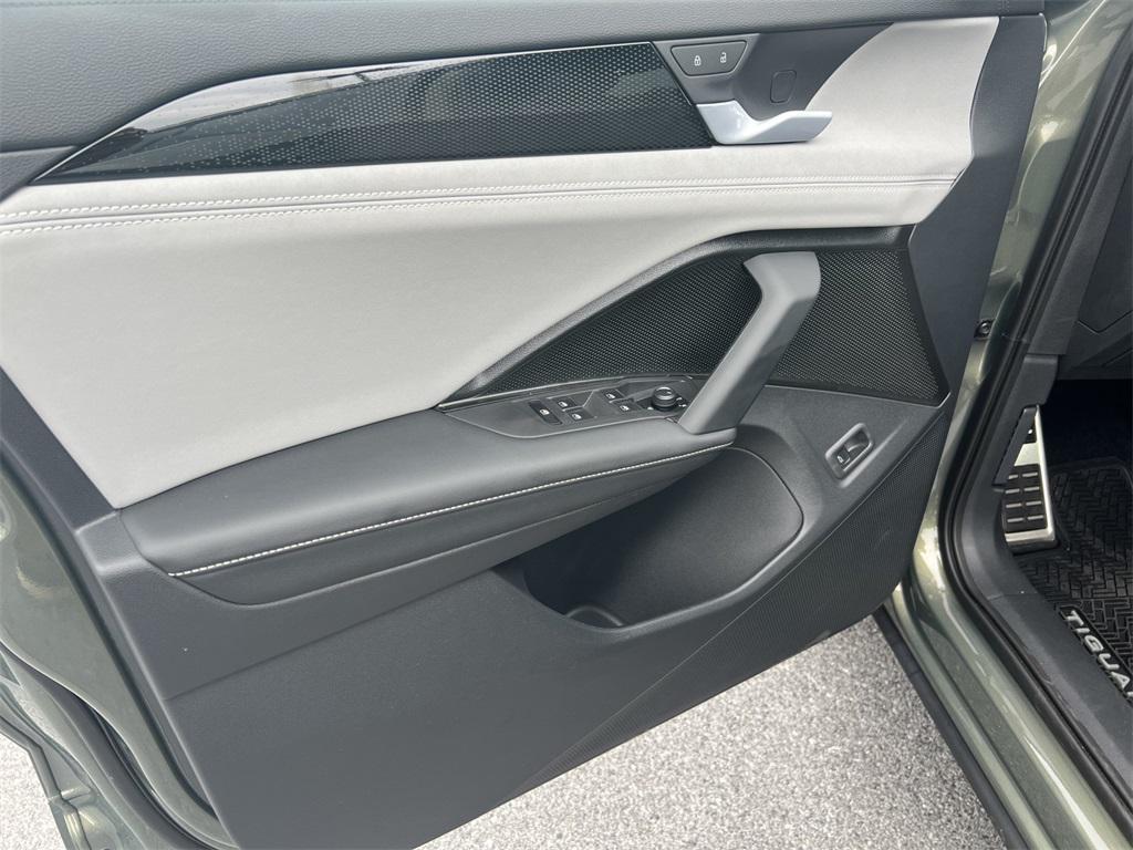 new 2025 Volkswagen Tiguan car, priced at $38,530