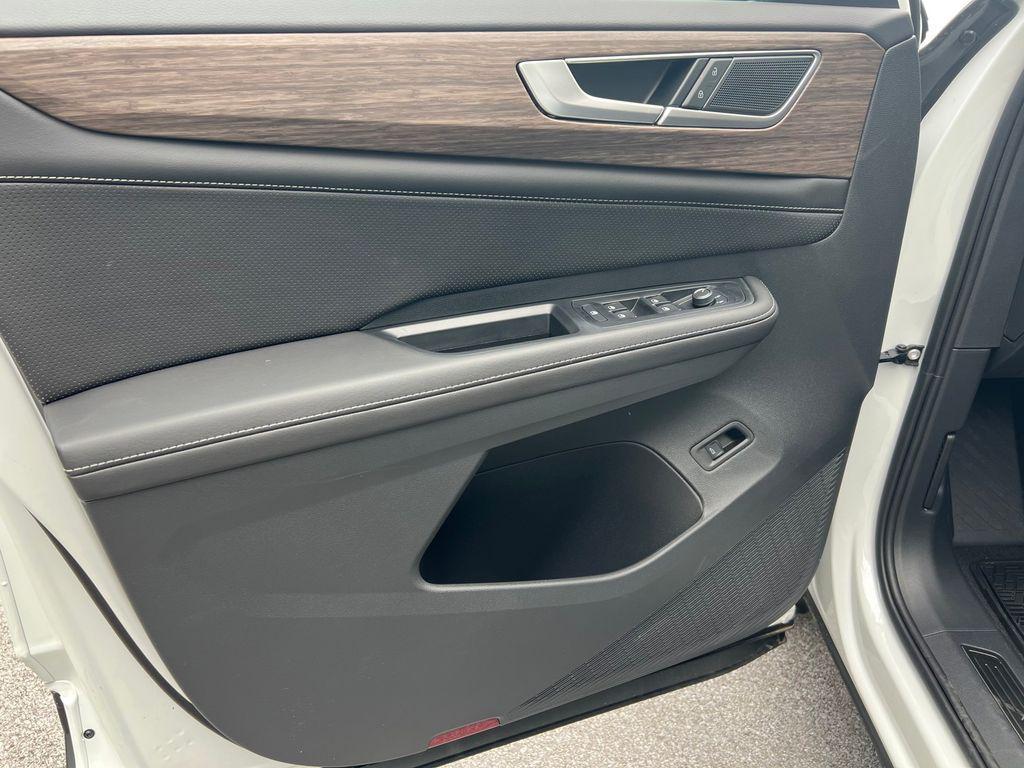 new 2025 Volkswagen Atlas car, priced at $43,109