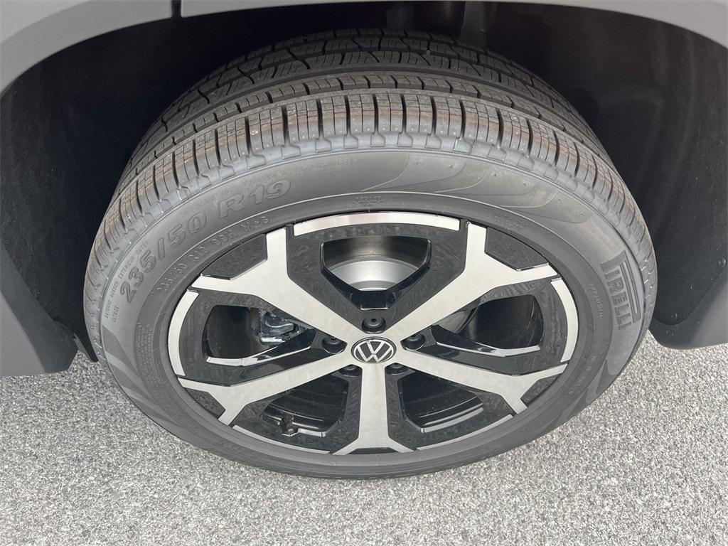 new 2025 Volkswagen Tiguan car, priced at $33,683
