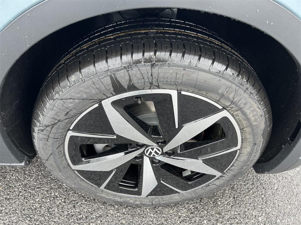 new 2025 Volkswagen ID.4 car, priced at $49,119