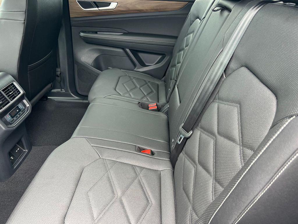 new 2025 Volkswagen Atlas car, priced at $41,118