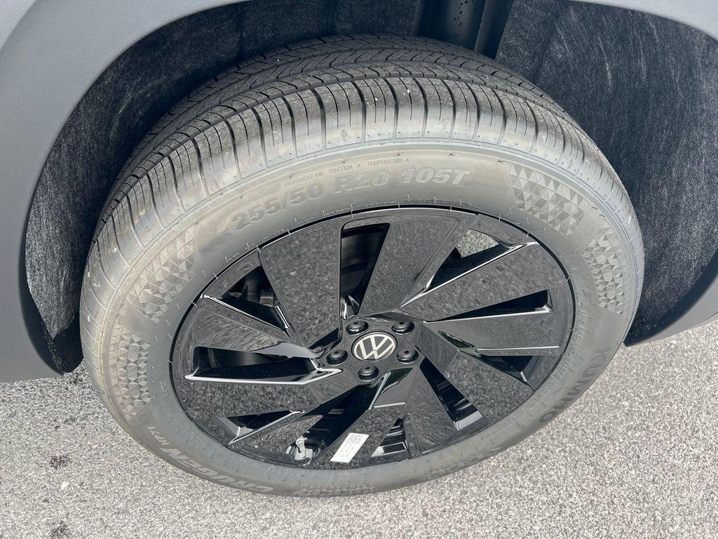 new 2025 Volkswagen Atlas car, priced at $41,118