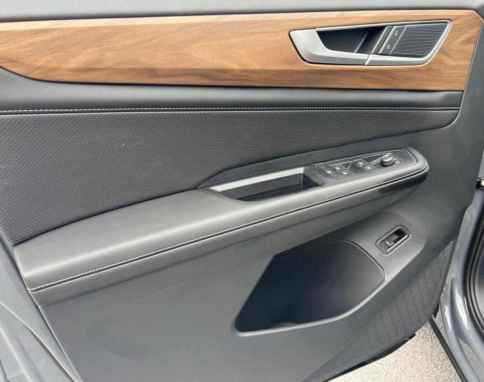 new 2025 Volkswagen Atlas car, priced at $41,118