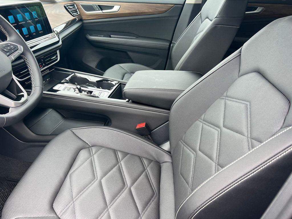 new 2025 Volkswagen Atlas car, priced at $41,118