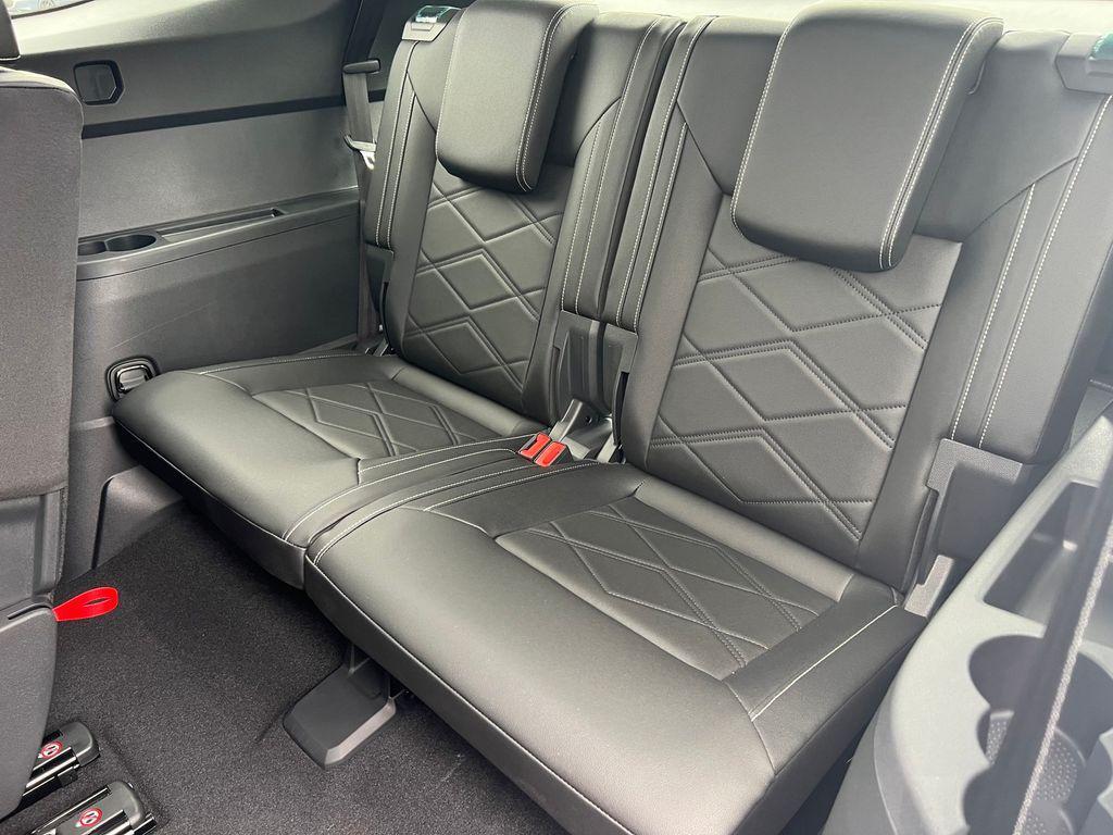 new 2025 Volkswagen Atlas car, priced at $41,118