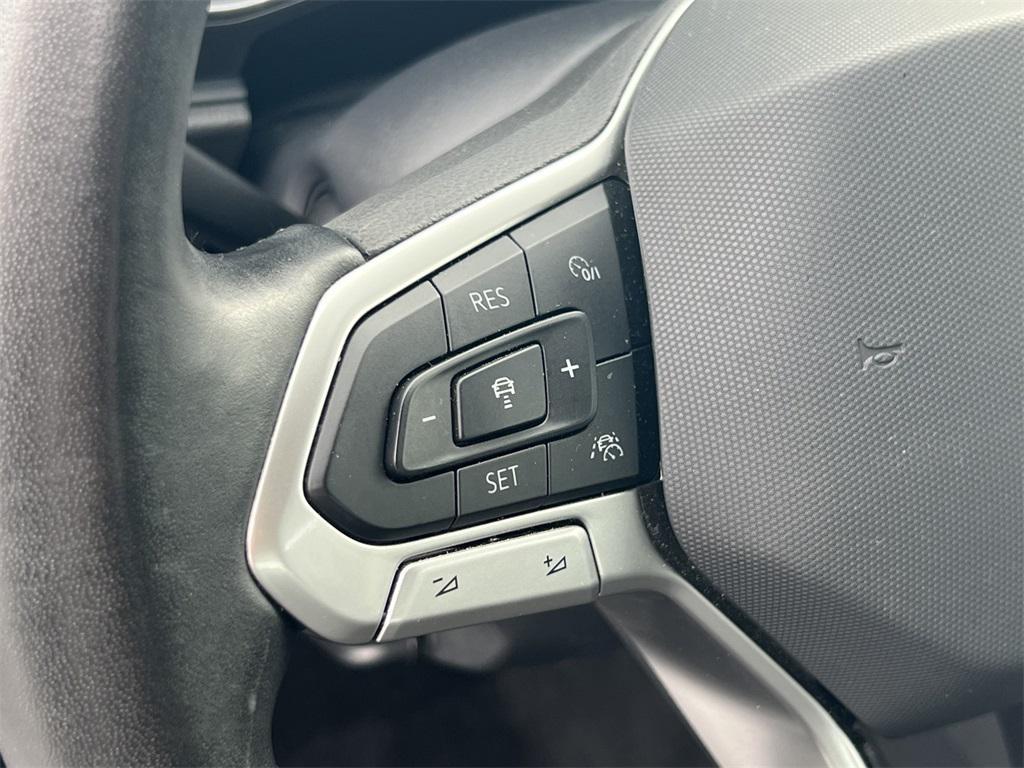 used 2024 Volkswagen Jetta car, priced at $19,995