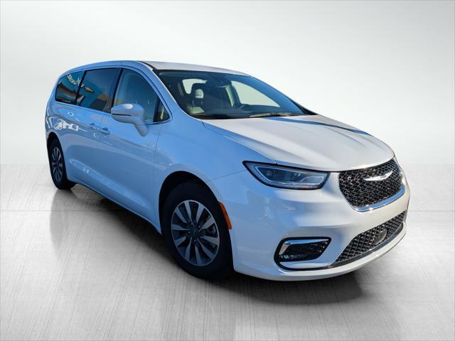 used 2022 Chrysler Pacifica Hybrid car, priced at $24,995