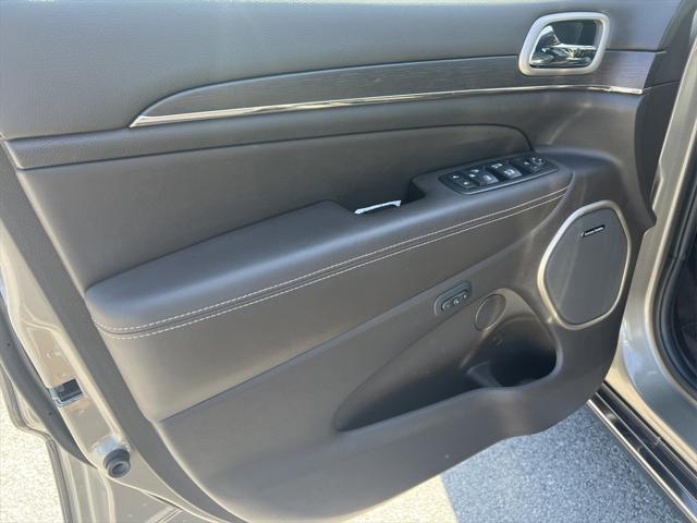 used 2016 Jeep Grand Cherokee car, priced at $22,495