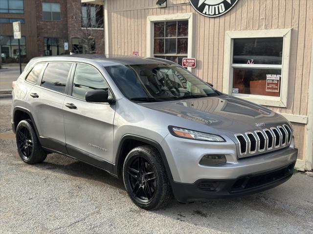 used 2015 Jeep Cherokee car, priced at $5,900