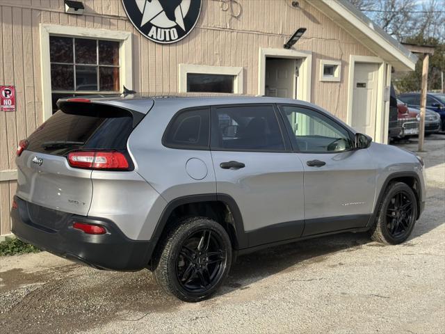 used 2015 Jeep Cherokee car, priced at $5,900