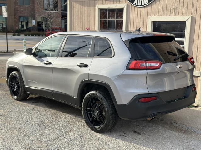 used 2015 Jeep Cherokee car, priced at $5,900