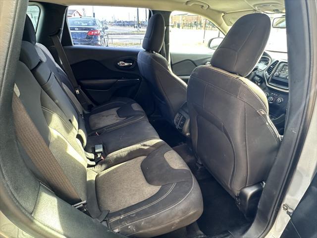 used 2015 Jeep Cherokee car, priced at $5,900