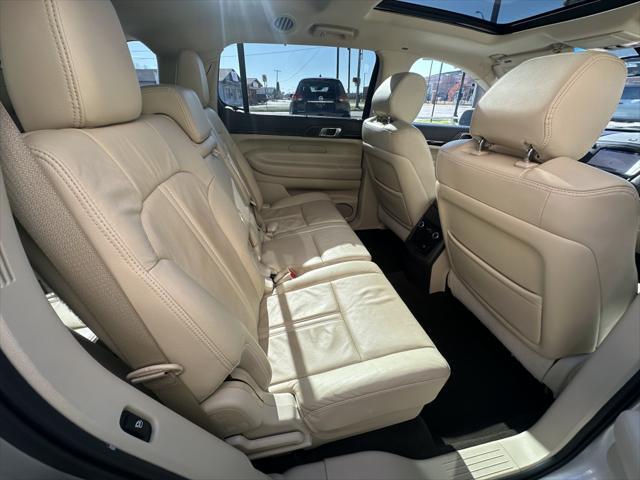 used 2019 Lincoln MKT car, priced at $10,900