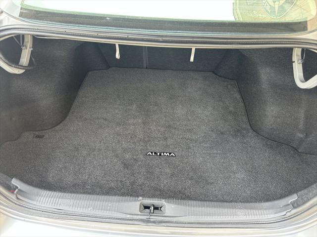 used 2008 Nissan Altima car, priced at $5,400