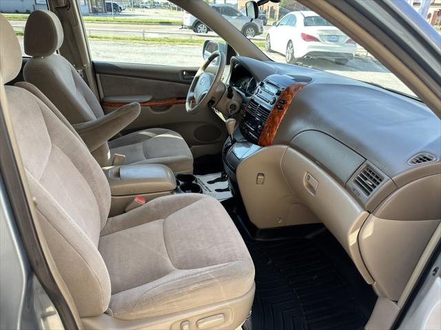 used 2006 Toyota Sienna car, priced at $5,900