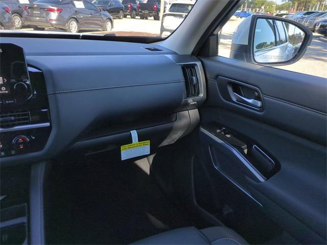 new 2025 Nissan Pathfinder car, priced at $36,032