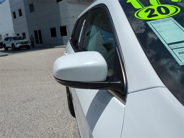 used 2020 Jeep Cherokee car, priced at $15,592