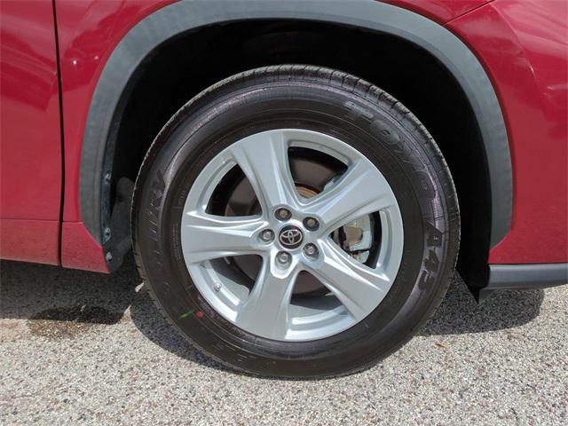 used 2021 Toyota Highlander car, priced at $26,899