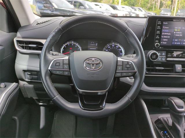 used 2021 Toyota Highlander car, priced at $26,899