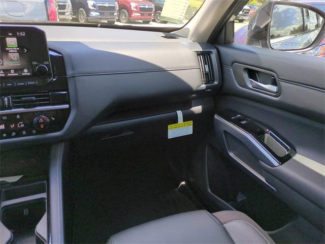 new 2025 Nissan Pathfinder car, priced at $40,381