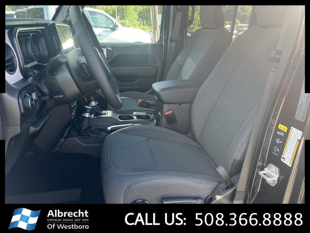 new 2025 Jeep Wrangler car, priced at $44,737