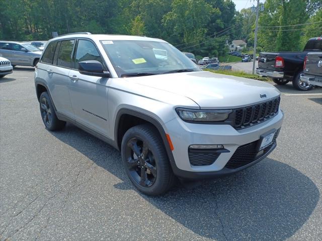 new 2025 Jeep Grand Cherokee car, priced at $43,235
