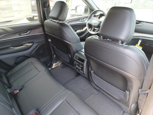 new 2025 Jeep Grand Cherokee car, priced at $43,235