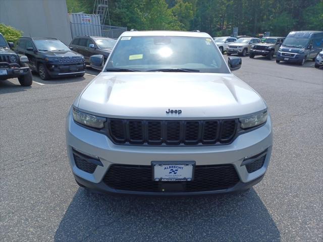 new 2025 Jeep Grand Cherokee car, priced at $43,235