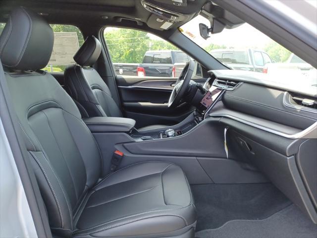 new 2025 Jeep Grand Cherokee car, priced at $43,235