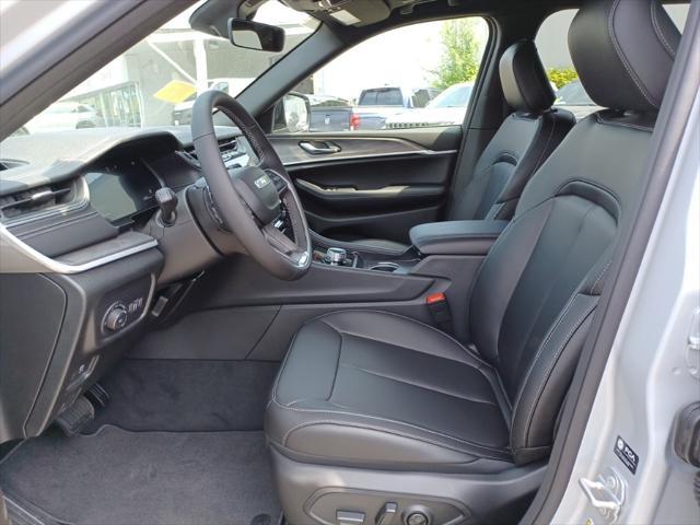 new 2025 Jeep Grand Cherokee car, priced at $43,235
