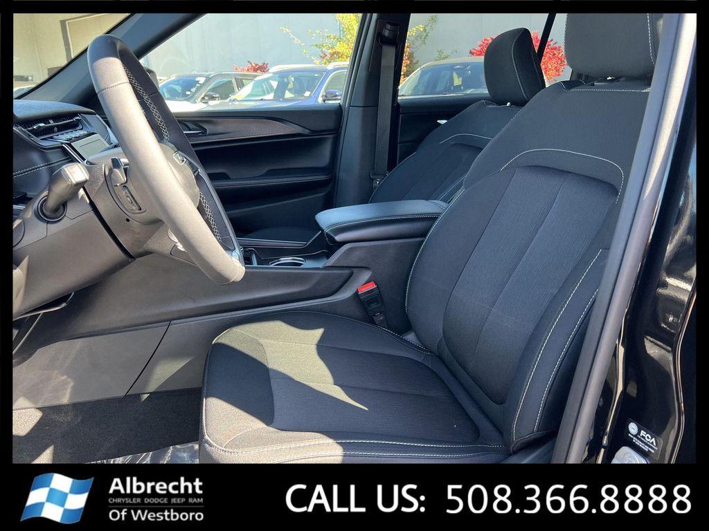used 2025 Jeep Grand Cherokee car