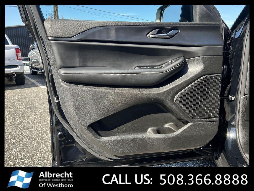 used 2025 Jeep Grand Cherokee car