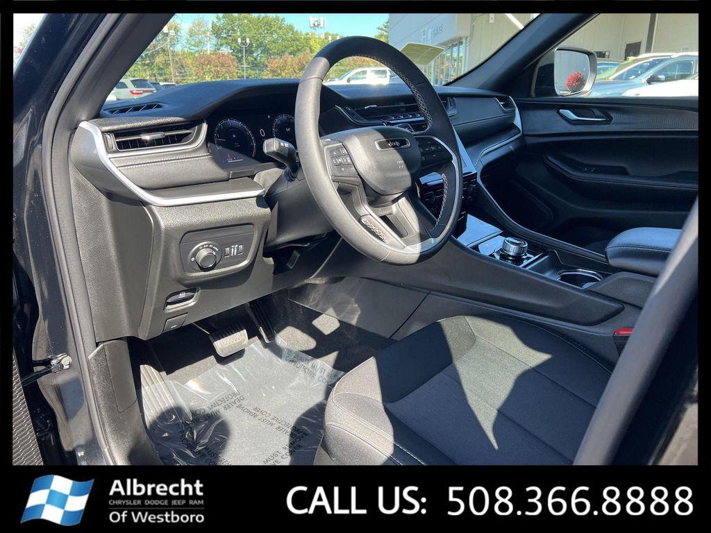 used 2025 Jeep Grand Cherokee car