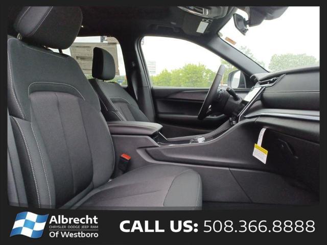 new 2025 Jeep Grand Cherokee car, priced at $39,470